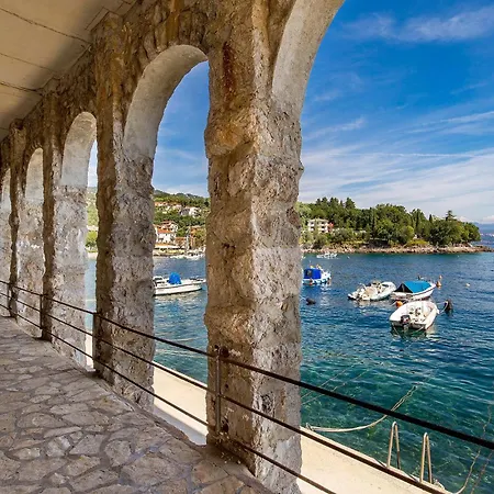 Apartamento Stunning In With House Sea View